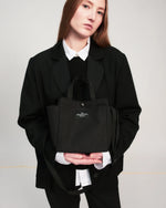 Carica l'immagine nel visualizzatore di Gallery, Borsa Small Side Pocket Tote Black - BAGSINPROGRESS