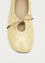 Carica l'immagine nel visualizzatore di Gallery, Rosalind Patent Vanilla Leather Ballet Flats - Alohas