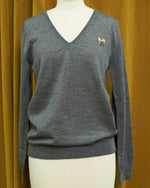 Carica l'immagine nel visualizzatore di Gallery, Maglione Scollo V Ricamato Bassotto Grey - Pelo Foundation