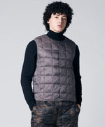 Carica l'immagine nel visualizzatore di Gallery, Crew Neck Button Down Vest Charcoal - TAION
