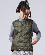 Carica l'immagine nel visualizzatore di Gallery, Crew Neck Button Down Vest Olive - TAION
