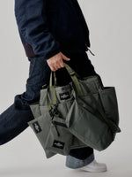 Carica l'immagine nel visualizzatore di Gallery, Carry All Beach Bag Khaki Green Puffer - BIP
