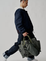 Carica l'immagine nel visualizzatore di Gallery, Carry All Beach Bag Khaki Green Puffer - BIP
