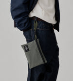 Carica l'immagine nel visualizzatore di Gallery, Borsa Zipper Pouch Khaki Green- BAGSINPROGRESS
