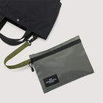 Carica l'immagine nel visualizzatore di Gallery, Borsa Zipper Pouch Khaki Green- BAGSINPROGRESS
