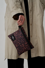 Carica l'immagine nel visualizzatore di Gallery, Borsa Zipper Pouch Leopard- BAGSINPROGRESS (Copia)

