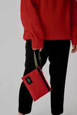 Carica l'immagine nel visualizzatore di Gallery, Borsa Zipper Pouch Red - BAGSINPROGRESS
