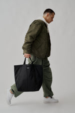Carica l'immagine nel visualizzatore di Gallery, Borsa Market Tote Black Puffer - BAGSINPROGRESS
