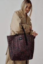 Carica l'immagine nel visualizzatore di Gallery, Borsa Market Tote Leopard Puffer - BAGSINPROGRESS
