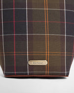 Carica l'immagine nel visualizzatore di Gallery, Cedar Mini Tartan Bucket Bag - Barbour
