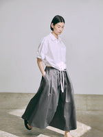 Carica l'immagine nel visualizzatore di Gallery, Gonna Mira Chino Charcoal - Nicholson&amp;Nicholson
