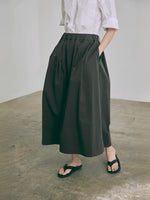 Carica l'immagine nel visualizzatore di Gallery, Gonna Mira Chino Charcoal - Nicholson&amp;Nicholson
