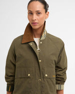 Carica l'immagine nel visualizzatore di Gallery, Medland Showerproof Jacket Olive - Barbour
