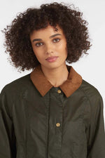 Carica l&#39;immagine nel visualizzatore di Gallery, Lightweight Beadnell Wax Jacket Archive Olive - Barbour
