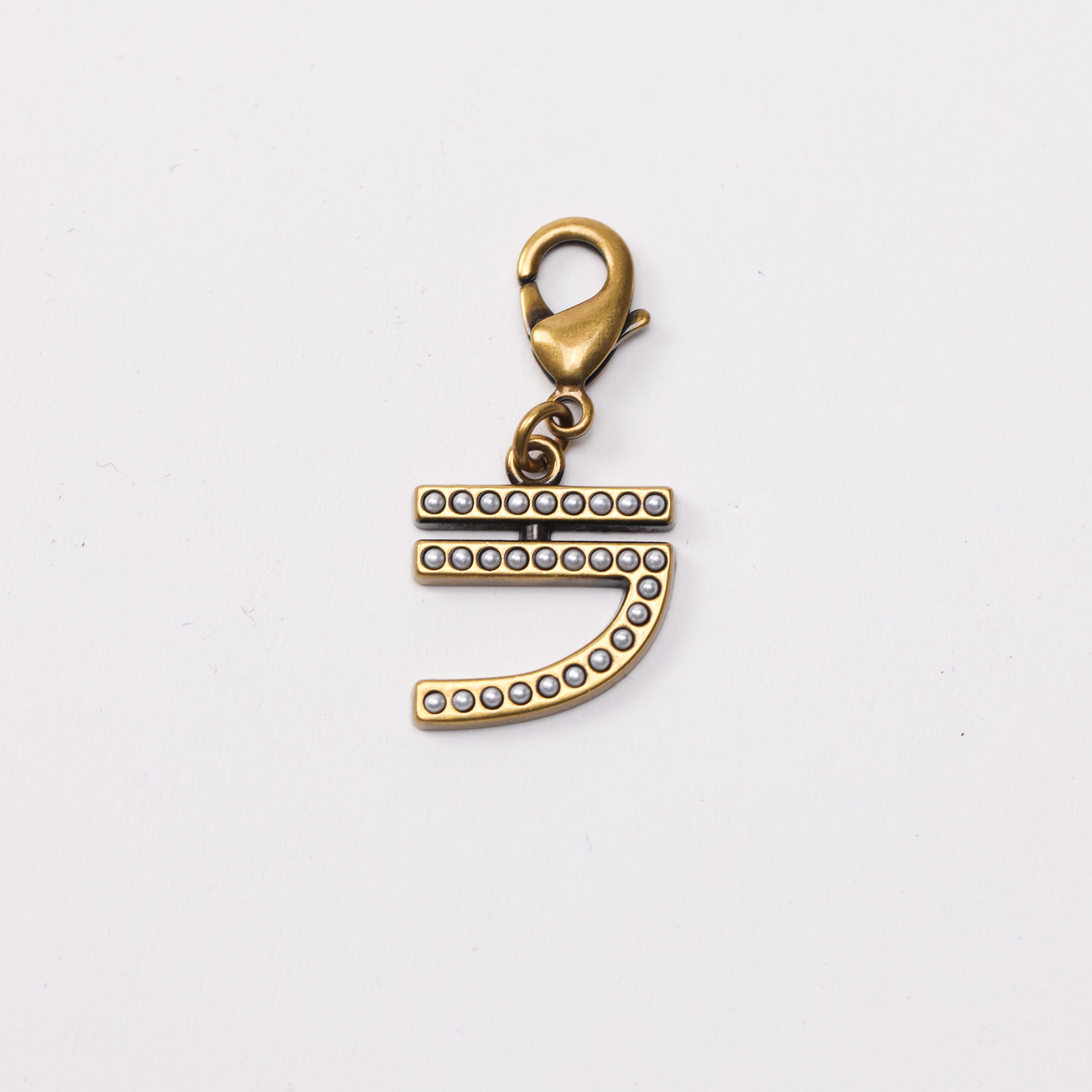Logo Charm Pearl - Puraai