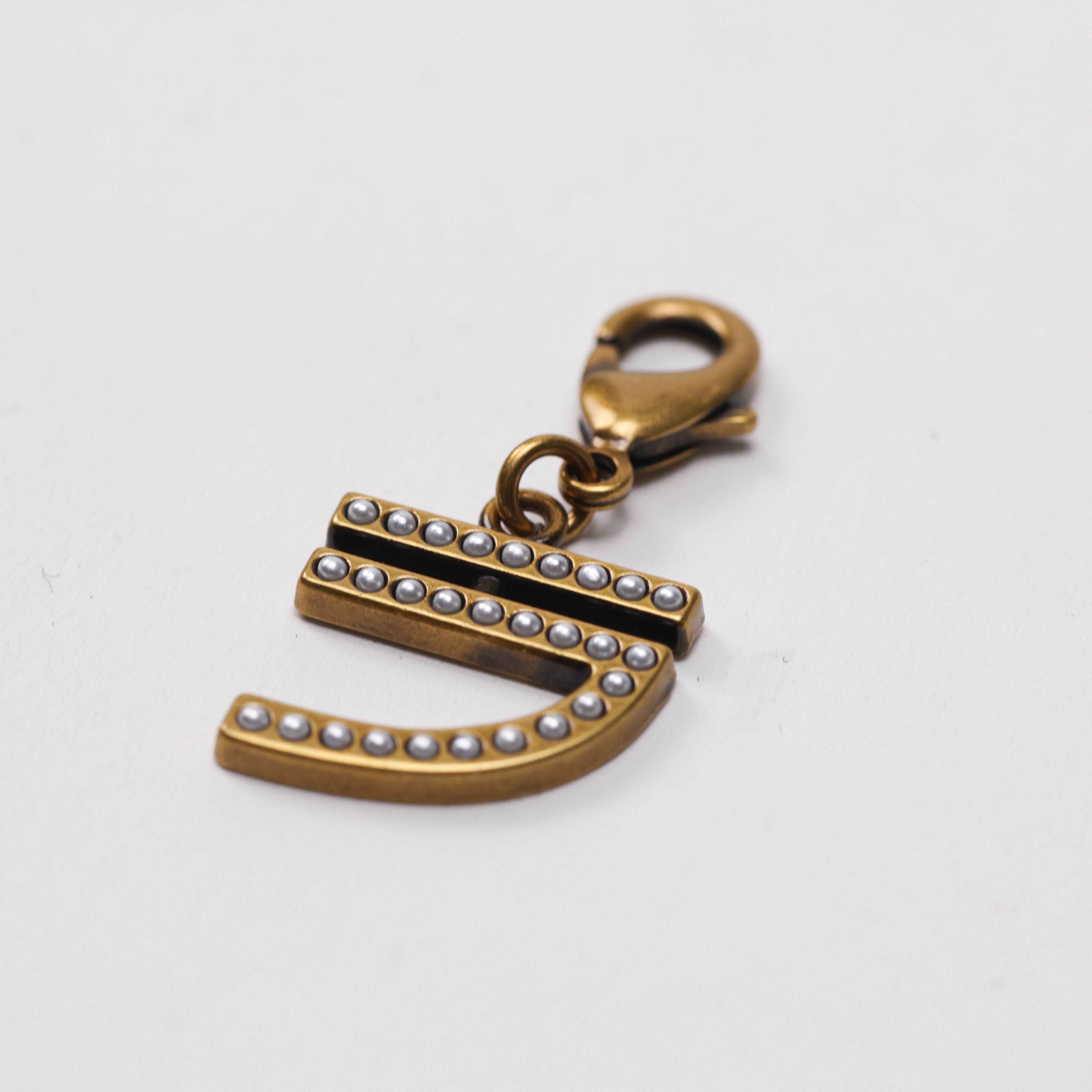 Logo Charm Pearl - Puraai