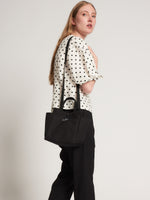 Carica l'immagine nel visualizzatore di Gallery, Borsa Small Side Pocket Tote Black - BAGSINPROGRESS
