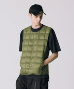 Carica l'immagine nel visualizzatore di Gallery, Crew Neck Button Down Vest Olive - TAION
