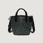 Carica l'immagine nel visualizzatore di Gallery, Borsa Zipper Duffle Small Zebra Puffer - BAGSINPROGRESS
