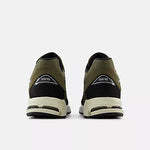 Carica l&#39;immagine nel visualizzatore di Gallery, New Balance 2002RXU Dark Camo Green Goretex - Uomo
