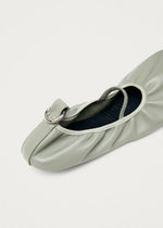 Carica l'immagine nel visualizzatore di Gallery, Naira Barefoot Green Leather Ballet Flats - Alohas
