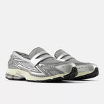 Carica l'immagine nel visualizzatore di Gallery, New Balance U1906LAE Silver - Unisex
